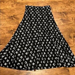 Elegant Black and White Patterned Skirt